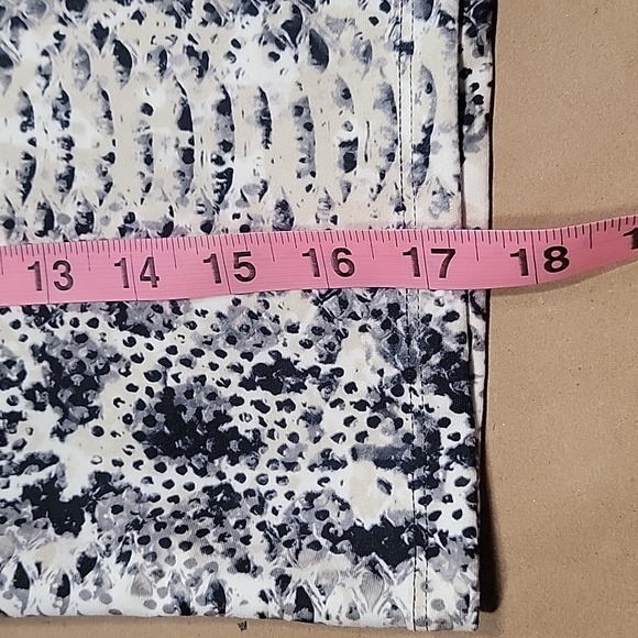 Balance Collection Size M Snake Print Cropped Yoga Athletic Racerback Tank NEW - Picture 8 of 11